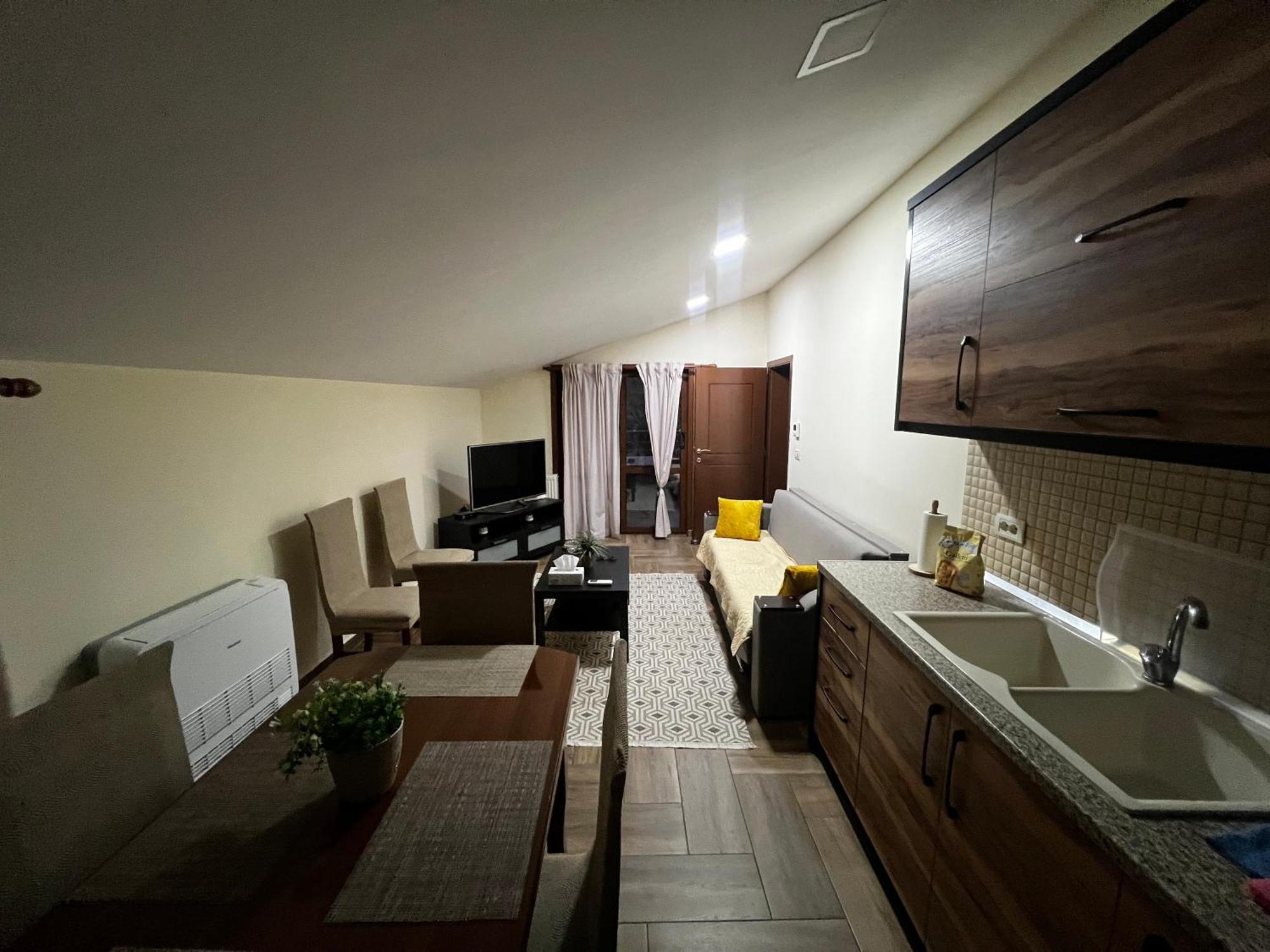 Retreat In The Centre Of Korce Apartment Exterior photo