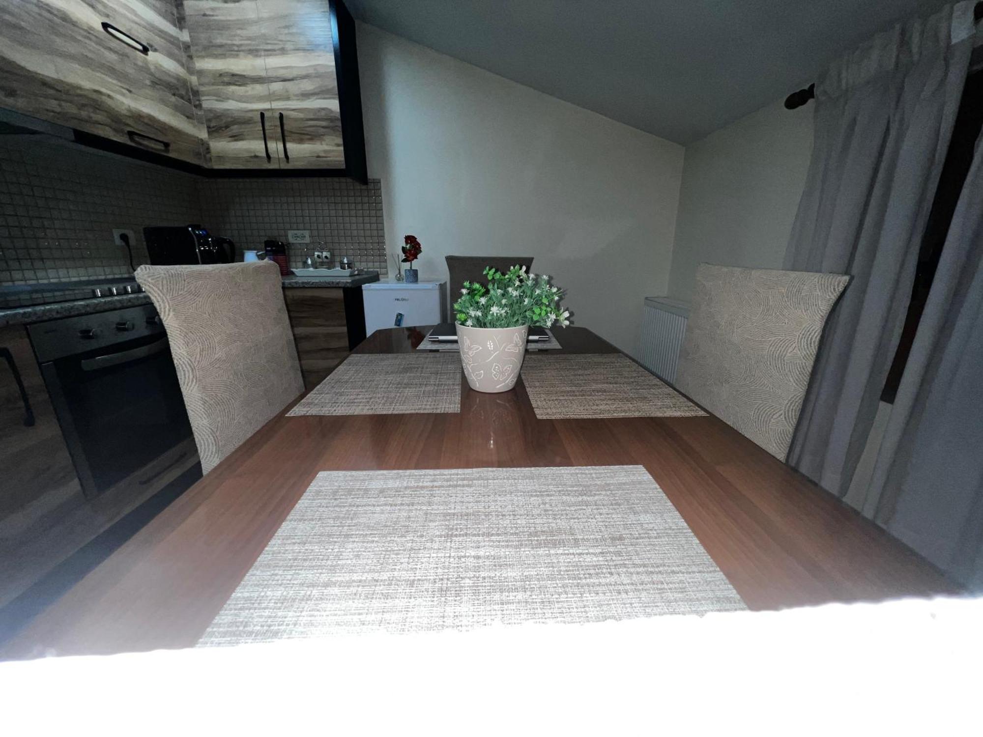 Retreat In The Centre Of Korce Apartment Exterior photo